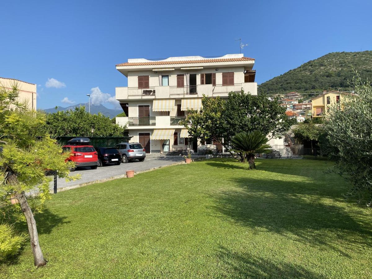 I Fiori Di Pietra Lejlighedshotel Pietra Ligure Eksteriør billede