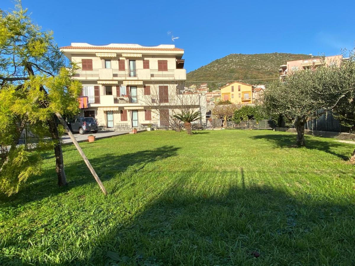 I Fiori Di Pietra Lejlighedshotel Pietra Ligure Eksteriør billede