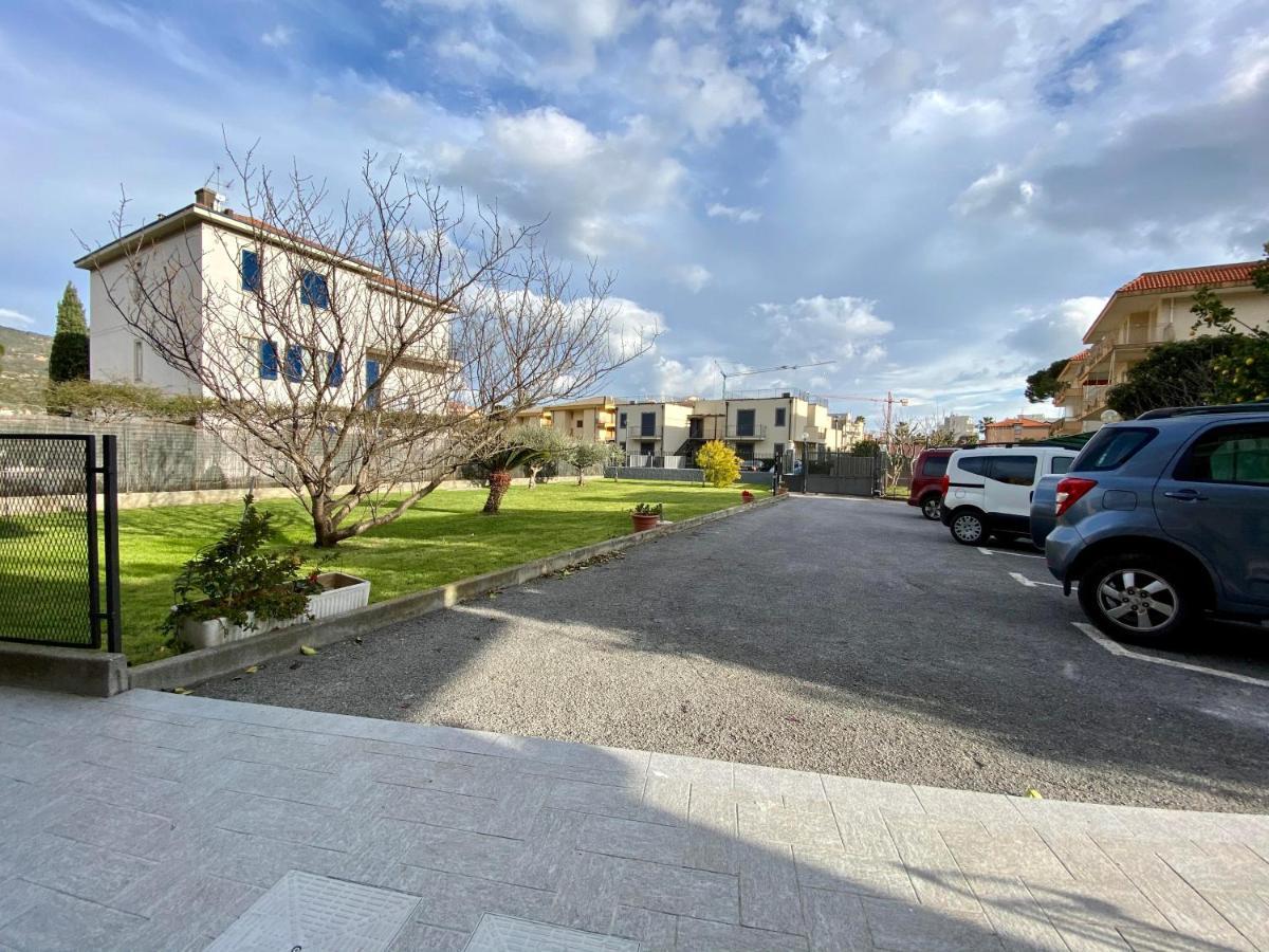 I Fiori Di Pietra Lejlighedshotel Pietra Ligure Eksteriør billede