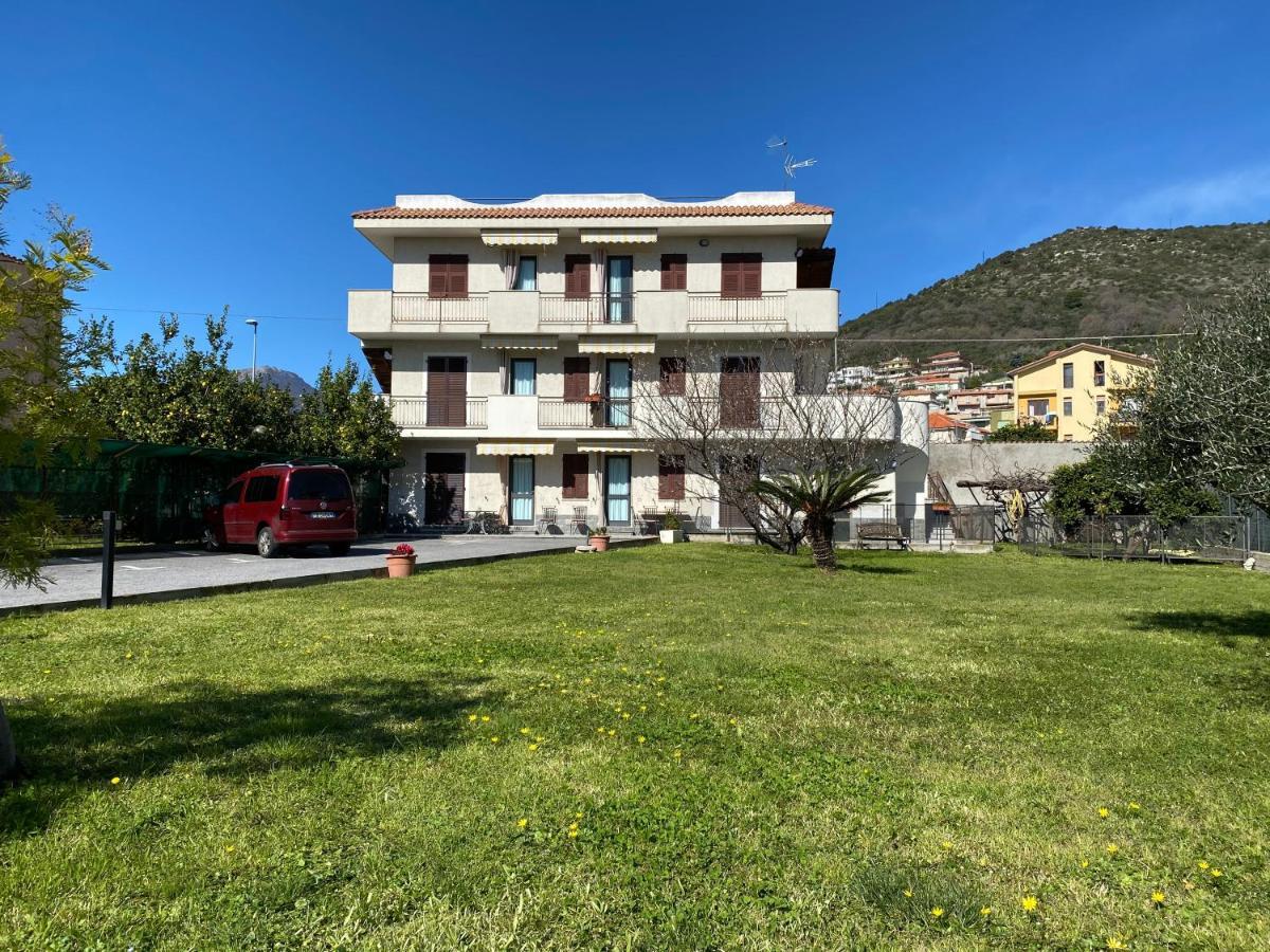 I Fiori Di Pietra Lejlighedshotel Pietra Ligure Eksteriør billede