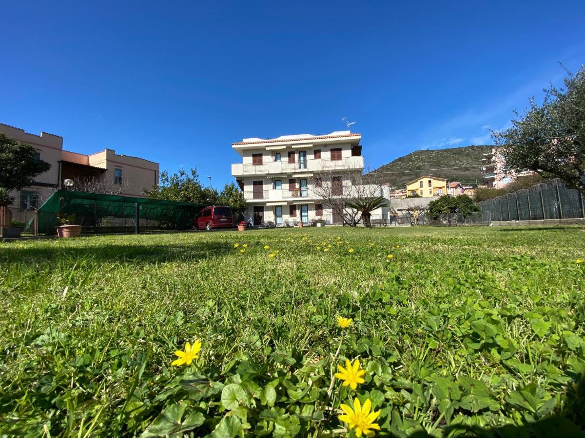 I Fiori Di Pietra Lejlighedshotel Pietra Ligure Eksteriør billede