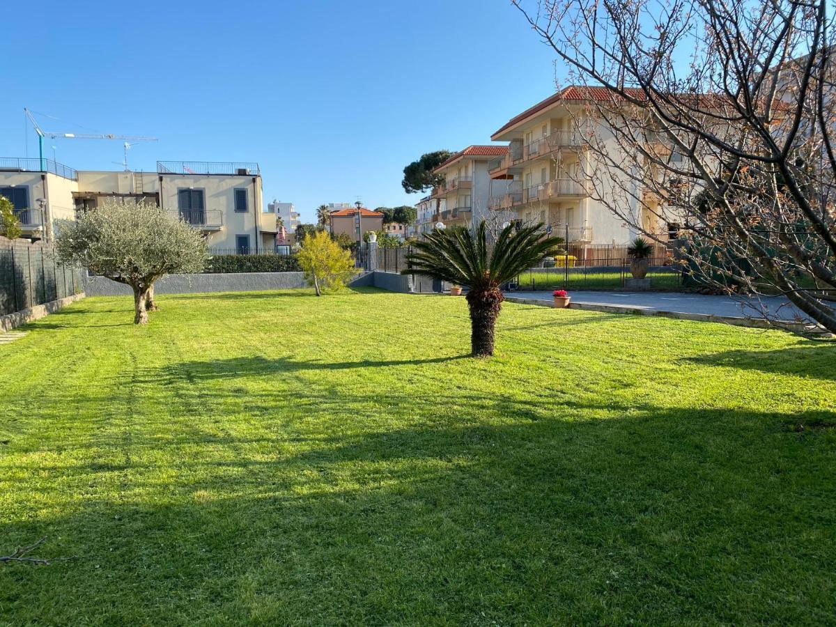I Fiori Di Pietra Lejlighedshotel Pietra Ligure Eksteriør billede
